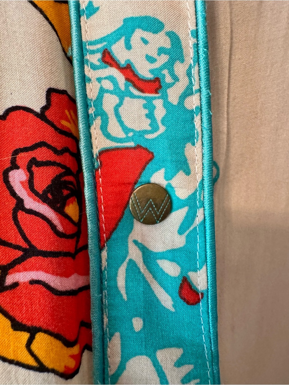 Wrangler Beige Button-Down Shirt with Red Rose & Teal Western Motif - Picture 8 of 8